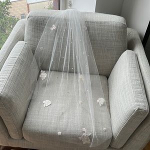 Embellished fingertip veil